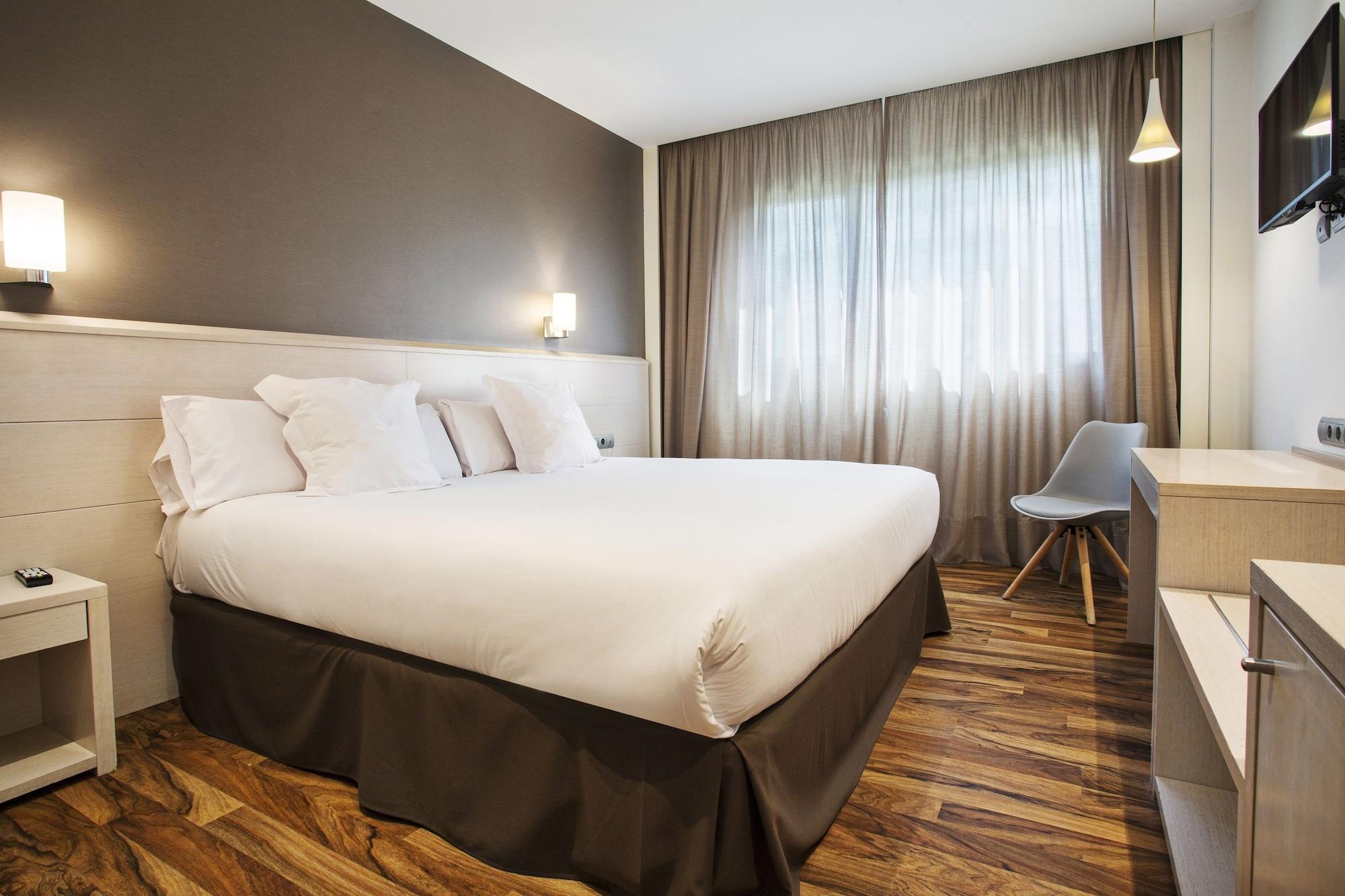 Azz Valencia Tactica Hotel Патерна Екстериор снимка