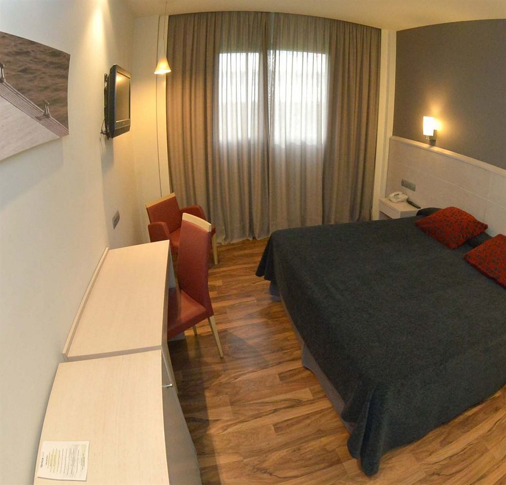 Azz Valencia Tactica Hotel Патерна Екстериор снимка